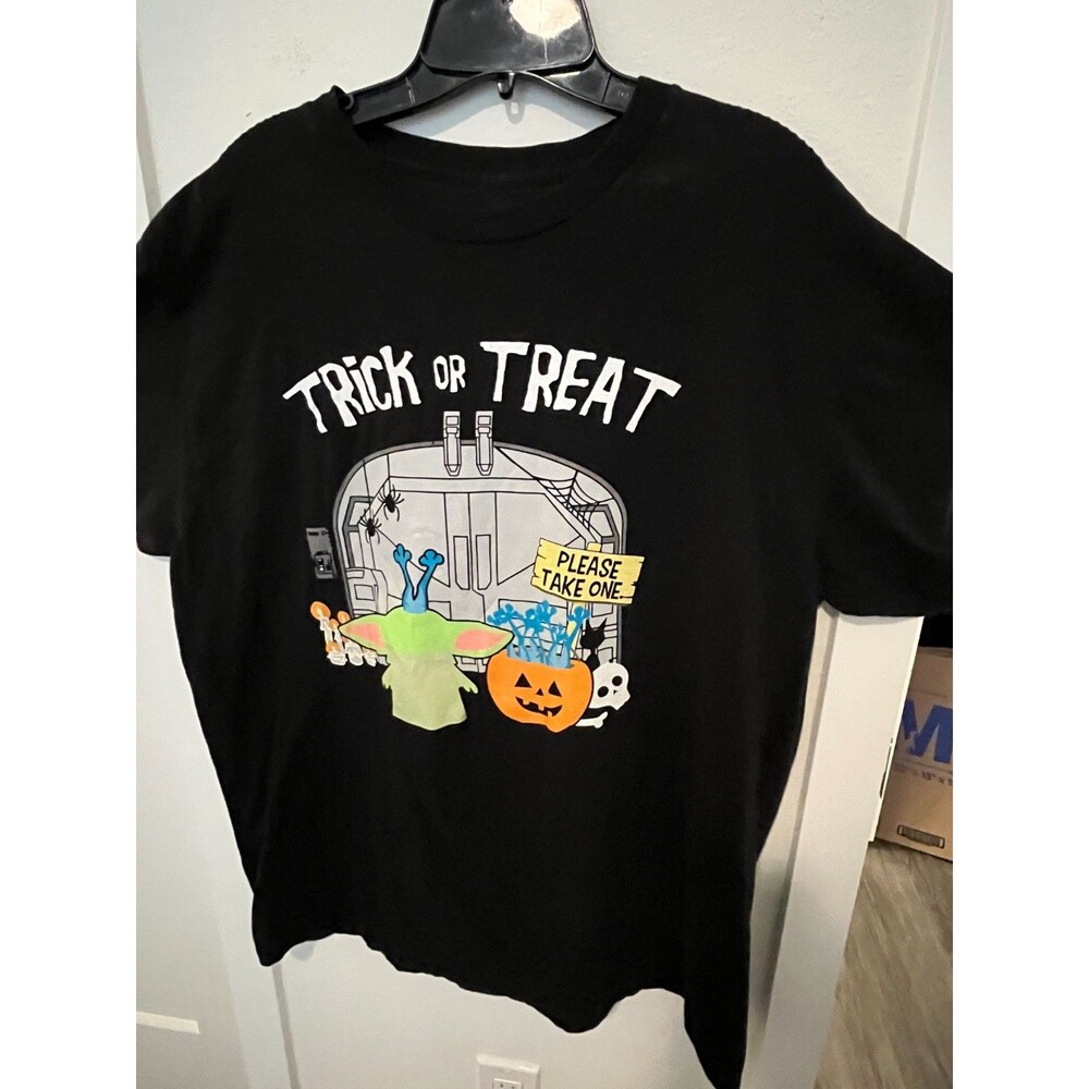 Star Wars The Mandalorian Grogu Trick Or Treat Halloween Tshirt Men Women FLAW